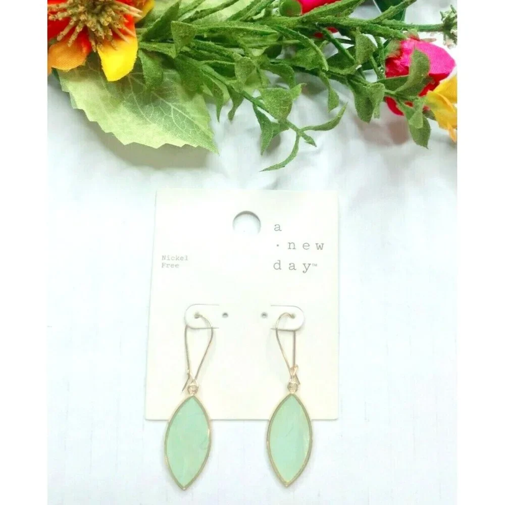 A New Day Genuine Abalone Shell Oval Green Drop Dangle Earrings Nickle Free New - Picture 1 of 4